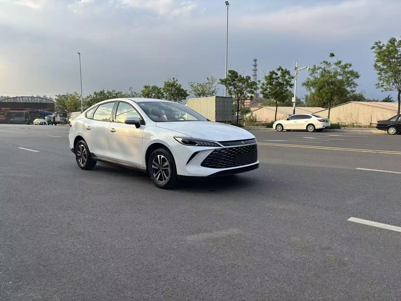 BYD 2026 Qin PLUS DM-i 1.5 CVT 128km Entry-Level Automatic 4