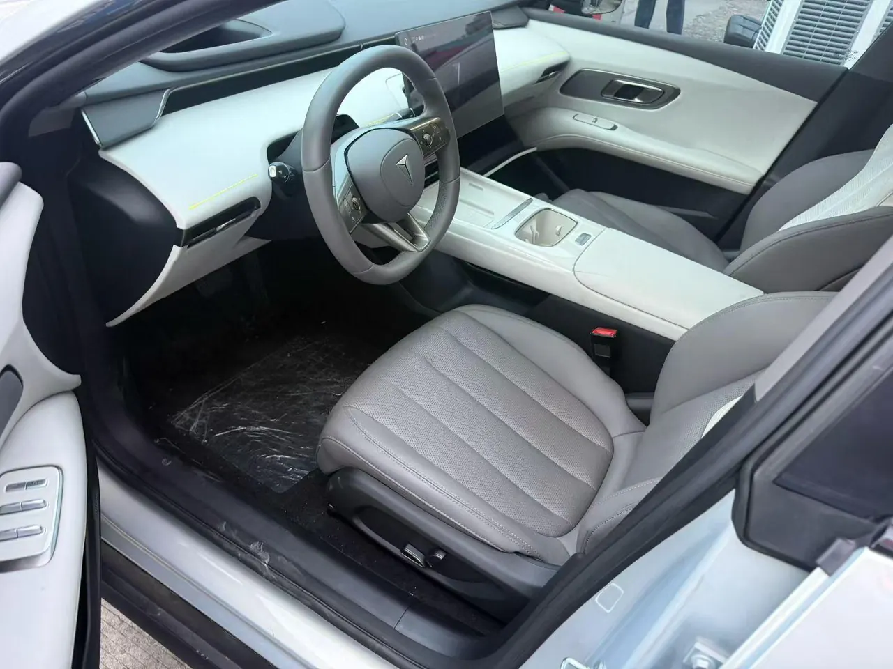 ChangAn Deepal 2026 L 06 670Ultra Laser Edition Automatic Gear 2