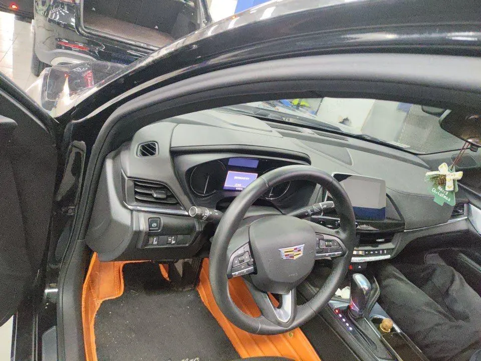 Cadillac 2023 CT4 1.5T 25T Luxury Automatic Gear 3