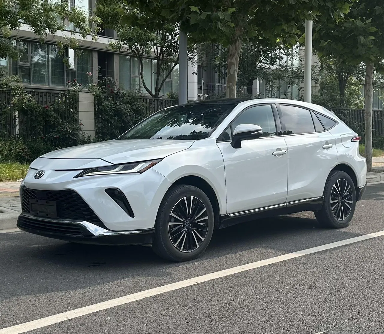 Открыть галерею: Toyota 2023 Weisa 2.0 Stepless Two-Drive Premium Edition Automatic Gear