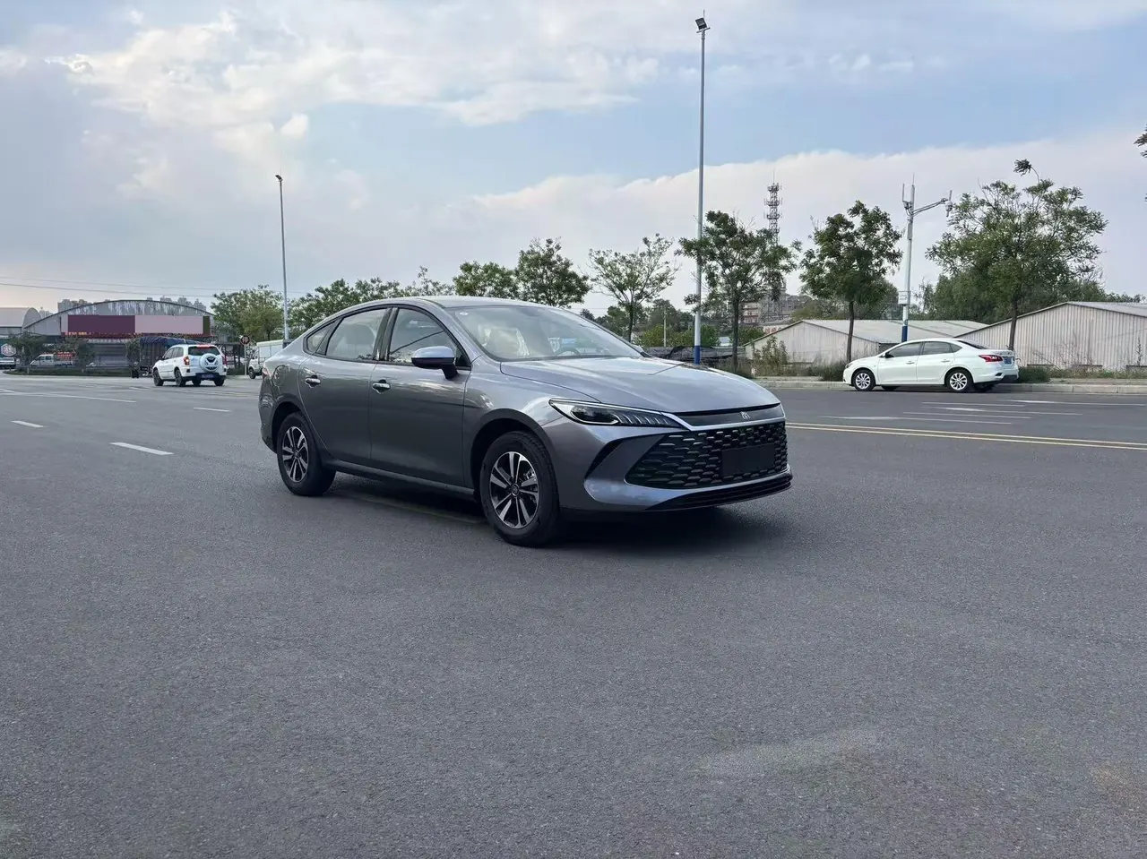 BYD 2026 Qin PLUS DM-i 1.5 CVT 128km Entry-Level Automatic 3