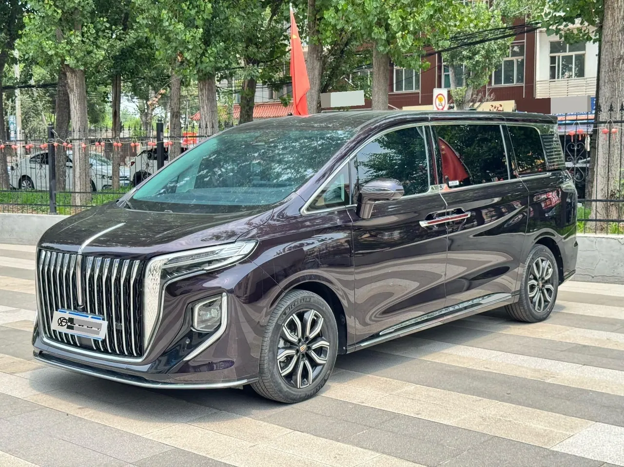 Открыть галерею: HongQi 2023 HQ9 48V 2.0T Zhilian Flag Collar Edition Automatic Gear