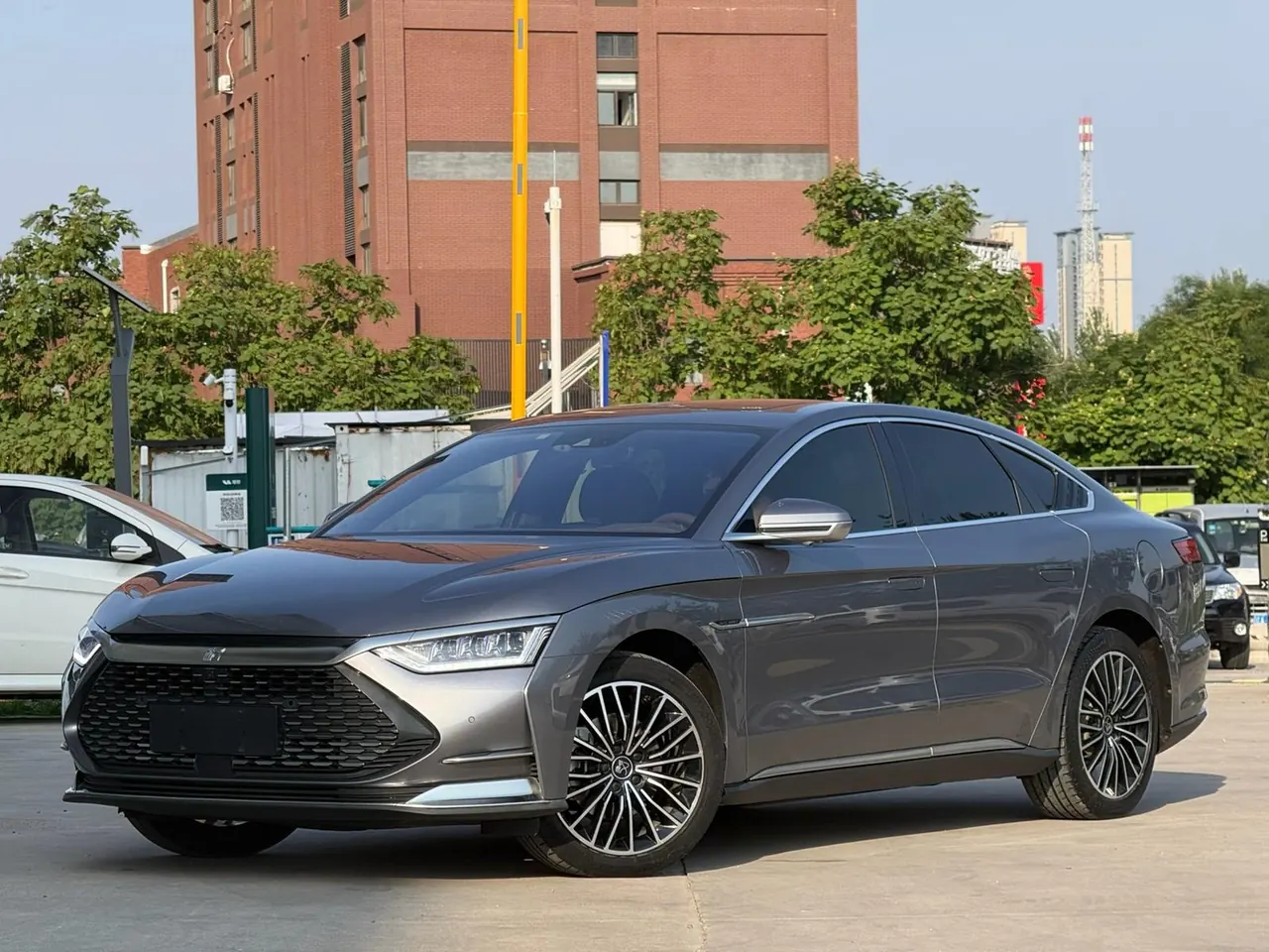 BYD 2020 Han DM 2.0T 4-wheel drive performance version noble automatic gear - View 1