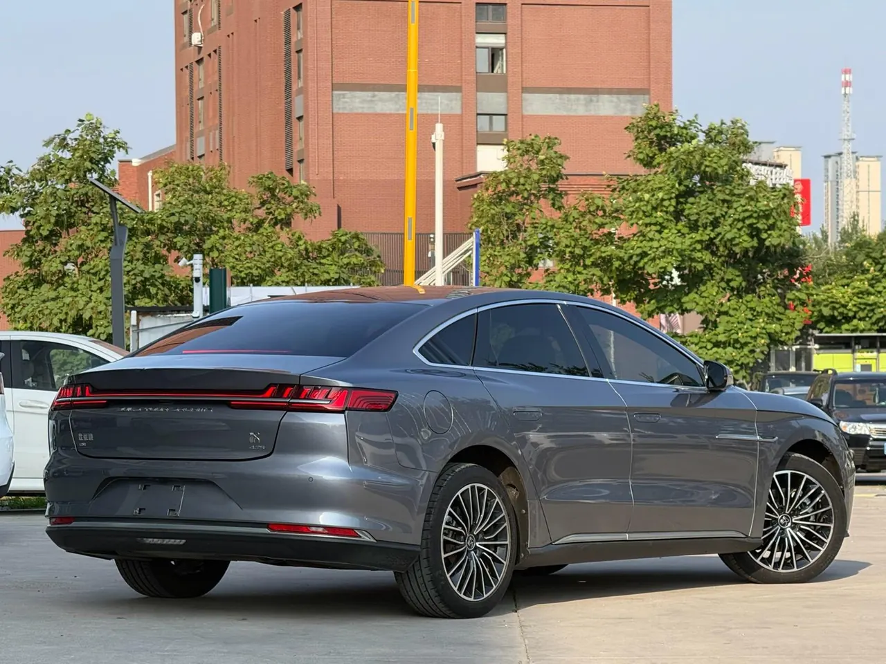 BYD 2020 Han DM 2.0T 4-wheel drive performance version noble automatic gear 2