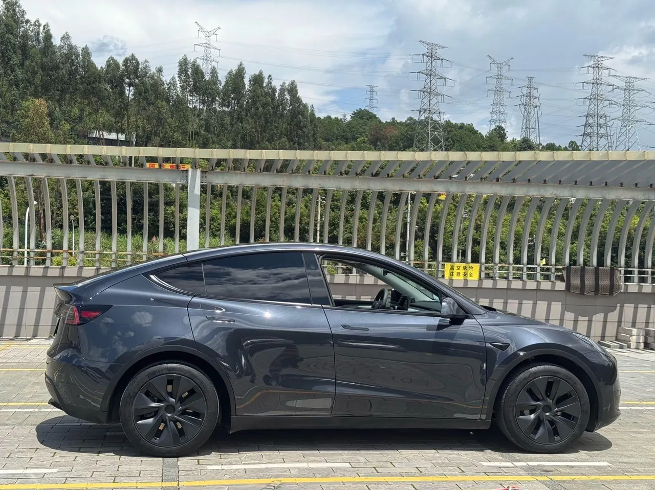 Tesla 2024 Model Y rear-wheel drive version automatic transmission 5