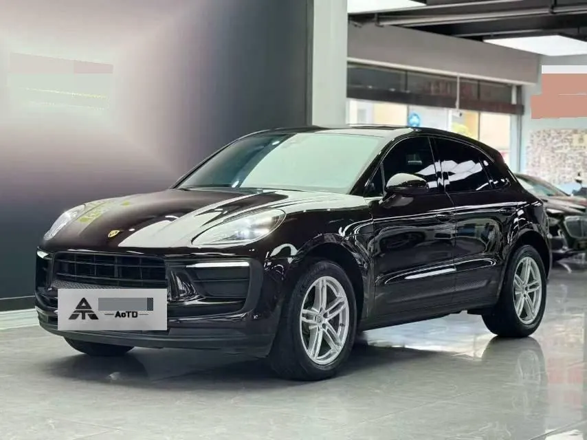 Открыть галерею: Porsche Macan (Imported) 2023 Macan 2.0T Automatic Gear