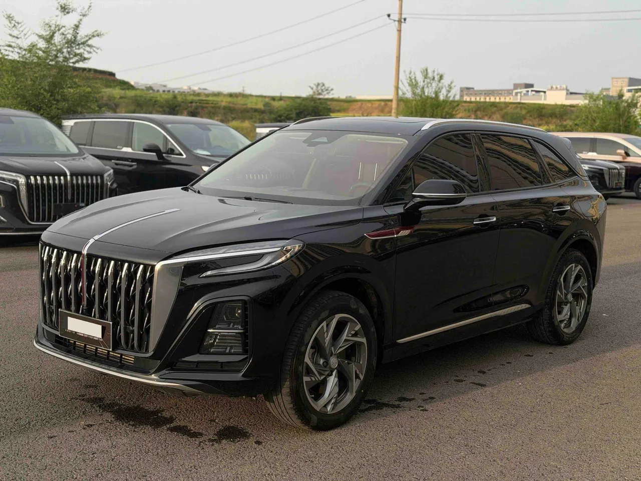 Open image lightbox: HongQi 2024 HS3 PHEV 1.5T 115km Strong Edition Automatic Gear