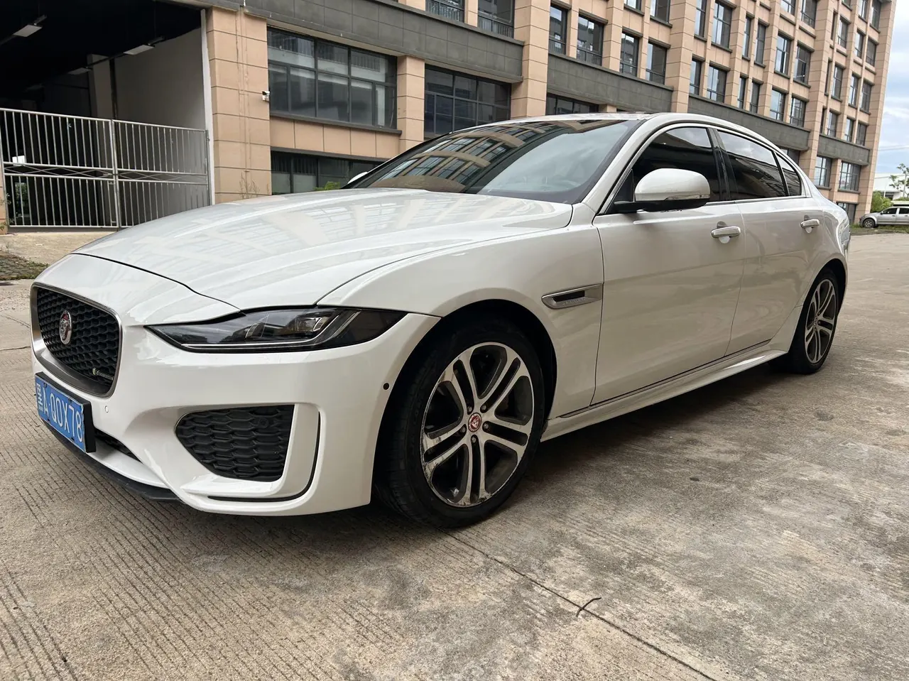 打开图片灯箱:Jaguar 2020 XEL 2.0T 200PS R-DYNAMIC S Enterprising Sports Edition Automatic Gear