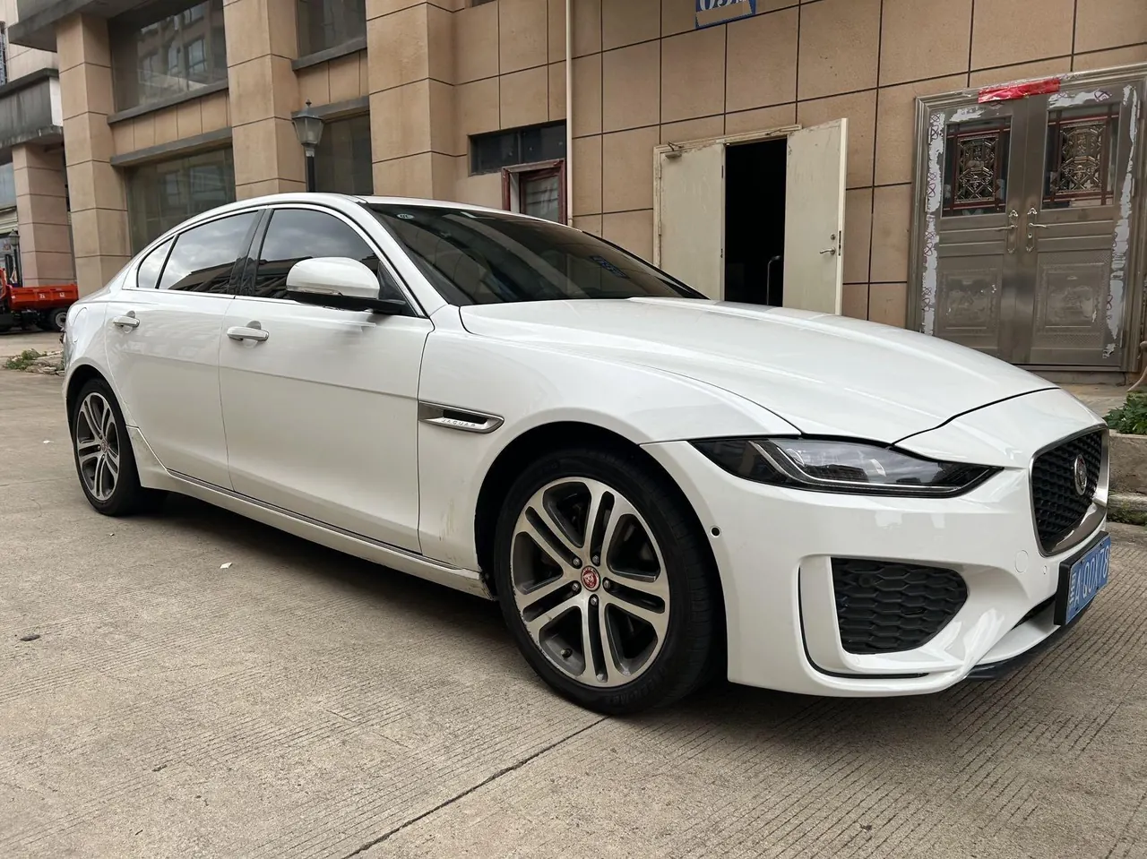 Jaguar 2020 XEL 2.0T 200PS R-DYNAMIC S Enterprising Sports Edition Automatic Gear 2