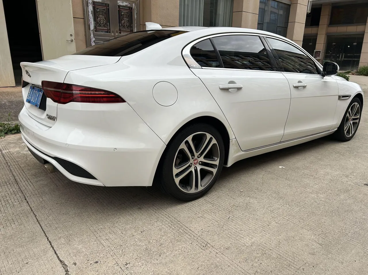 Jaguar 2020 XEL 2.0T 200PS R-DYNAMIC S Enterprising Sports Edition Automatic Gear 3