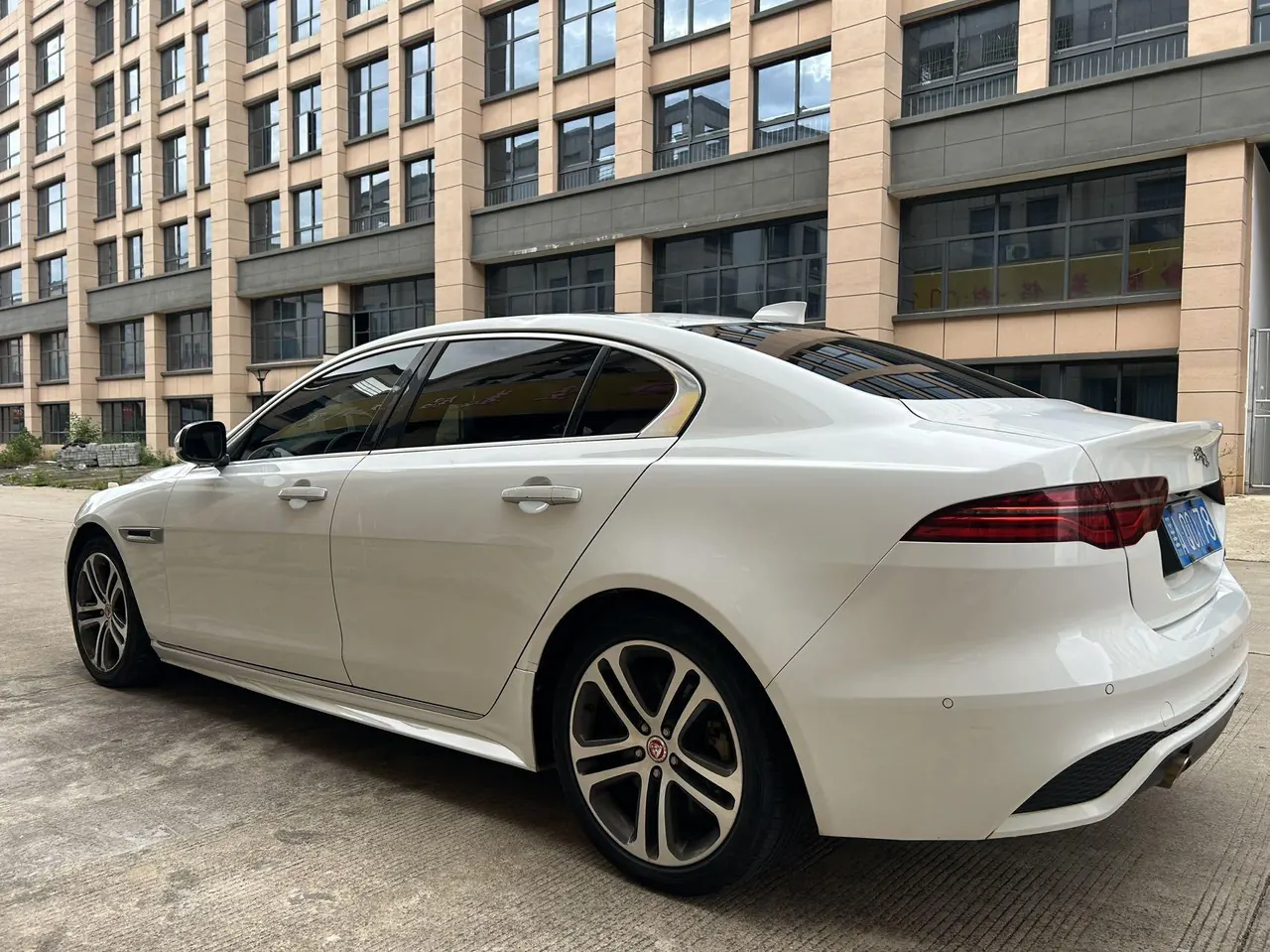 Jaguar 2020 XEL 2.0T 200PS R-DYNAMIC S Enterprising Sports Edition Automatic Gear 4