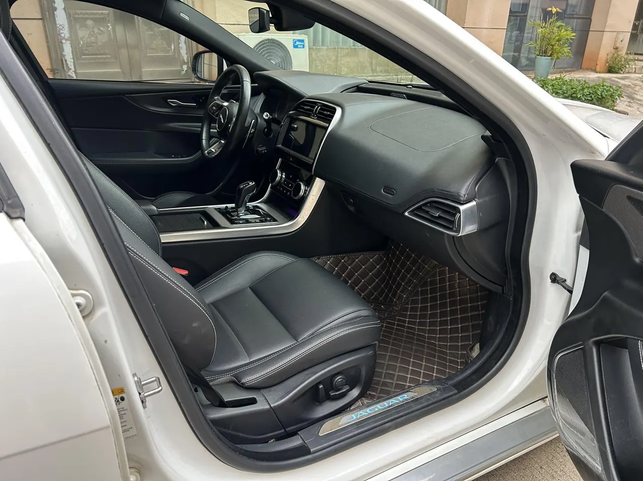 Jaguar 2020 XEL 2.0T 200PS R-DYNAMIC S Enterprising Sports Edition Automatic Gear 5