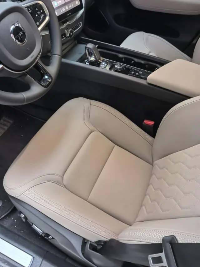 Volvo 2026 XC60 48V 2.0T B5 All-Wheel Drive Intelligent Luxury Edition Automatic Transmission 3