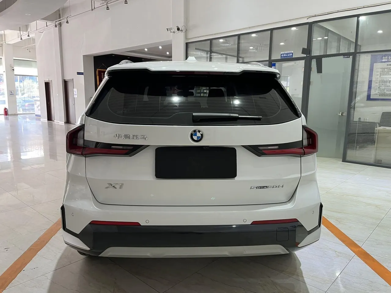 BMW 2023 X1 sDrive20Li 1.5T X Design Package Automatic Transmission 5