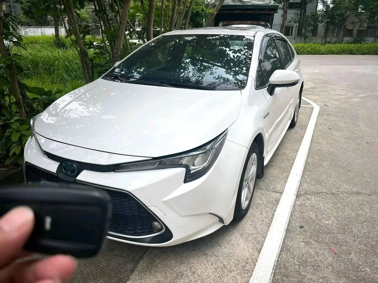 Toyota 2023 Lei Ling Shuangqing 1.8 Stepless Intelligent Electric Hybrid Deluxe Edition Automatic Gear - View 1