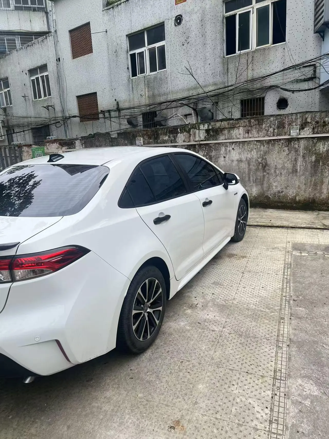 Toyota 2023 Lei Ling Shuangqing 1.8 Stepless Intelligent Electric Hybrid Deluxe Edition Automatic Gear 3