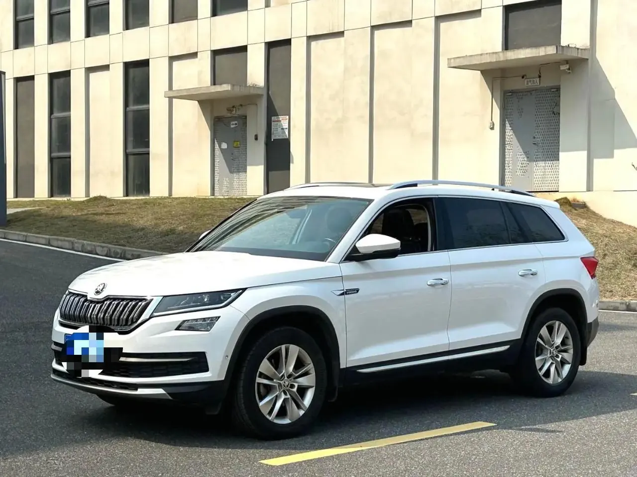 Открыть галерею: Skoda 2020 Kodiak 2.0TSI TSI 16500.00g Drive Deluxe Premium Edition 5-seat Automatic Transmission