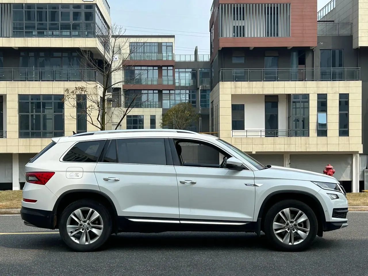 Skoda 2020 Kodiak 2.0TSI TSI 16500.00g Drive Deluxe Premium Edition 5-seat Automatic Transmission 4
