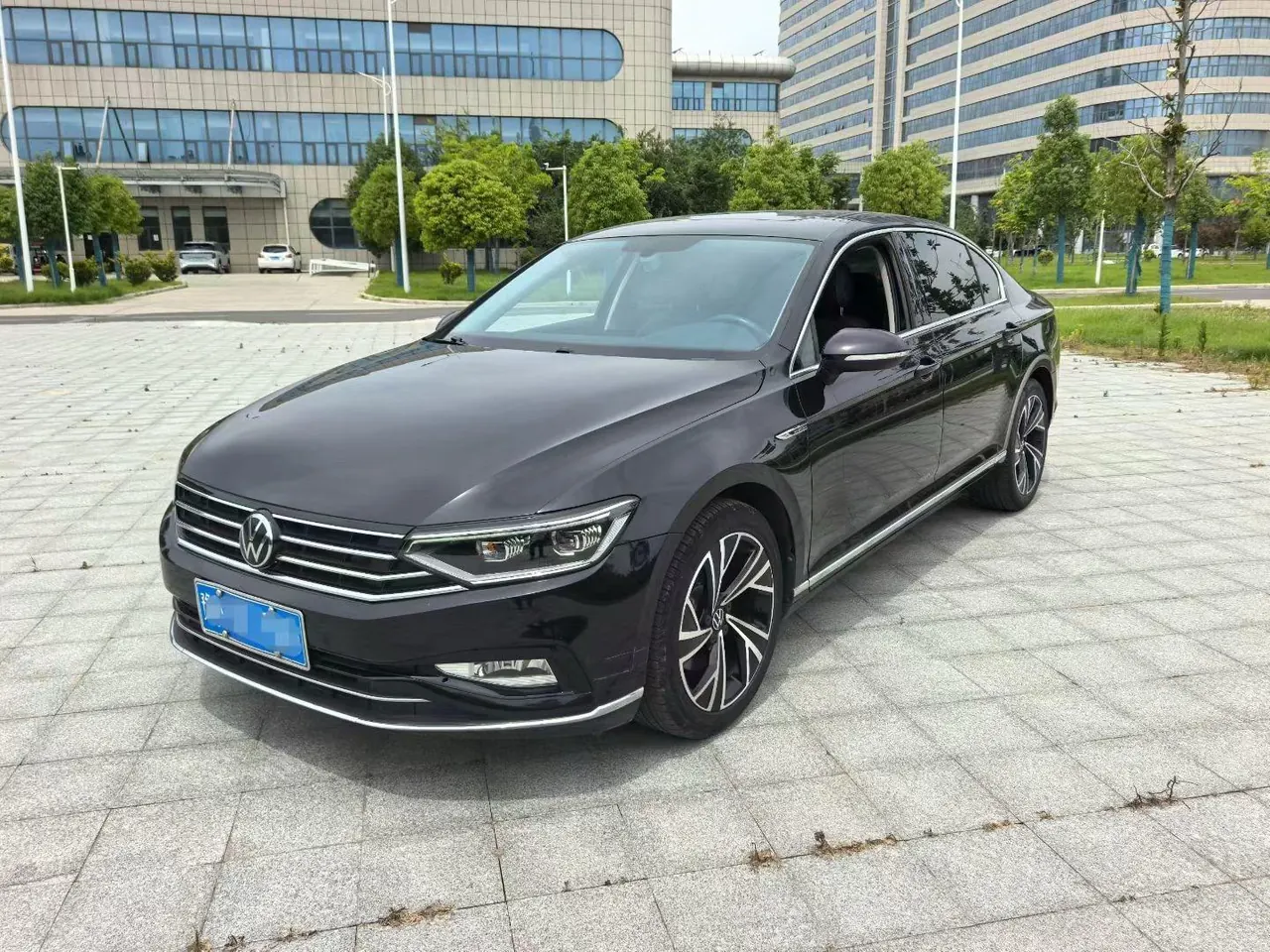 Volkswagen 2020 Magotan 2.0TSI 330TSI luxury automatic transmission - View 1