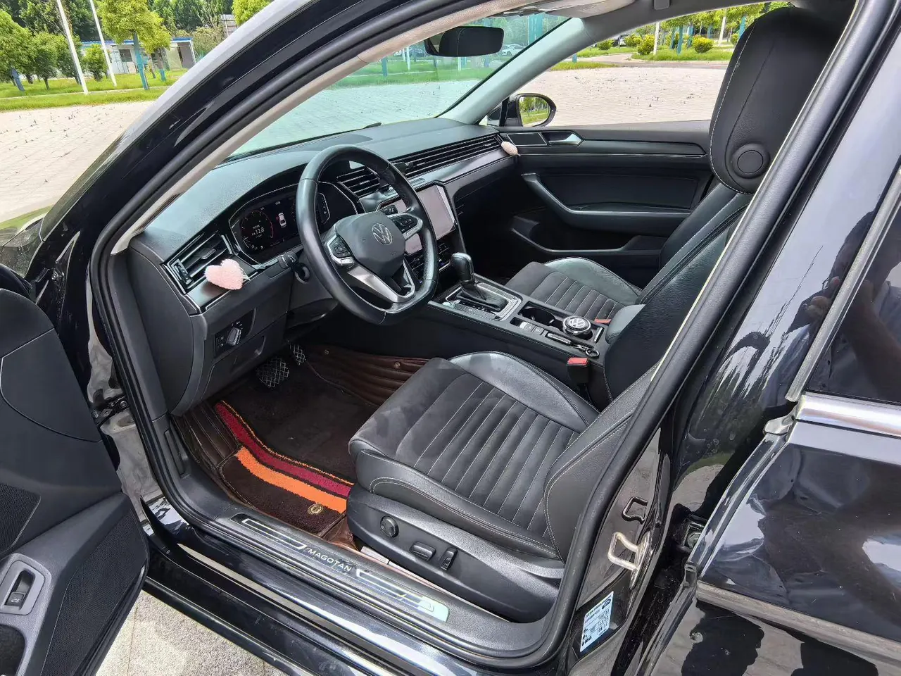 Volkswagen 2020 Magotan 2.0TSI 330TSI luxury automatic transmission 4