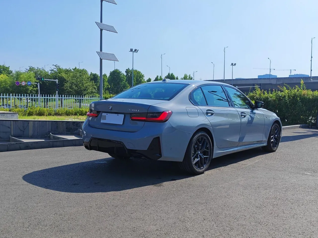 BMW 3 Series 2026 330Li 2.0T M Sports Obsidian Night Suit Automatic Gear 4