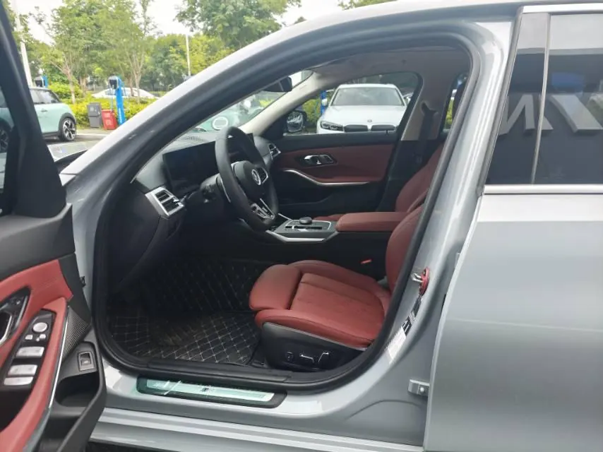 BMW 3 Series 2026 325Li 2.0T M Sports Suit Automatic Gear 4