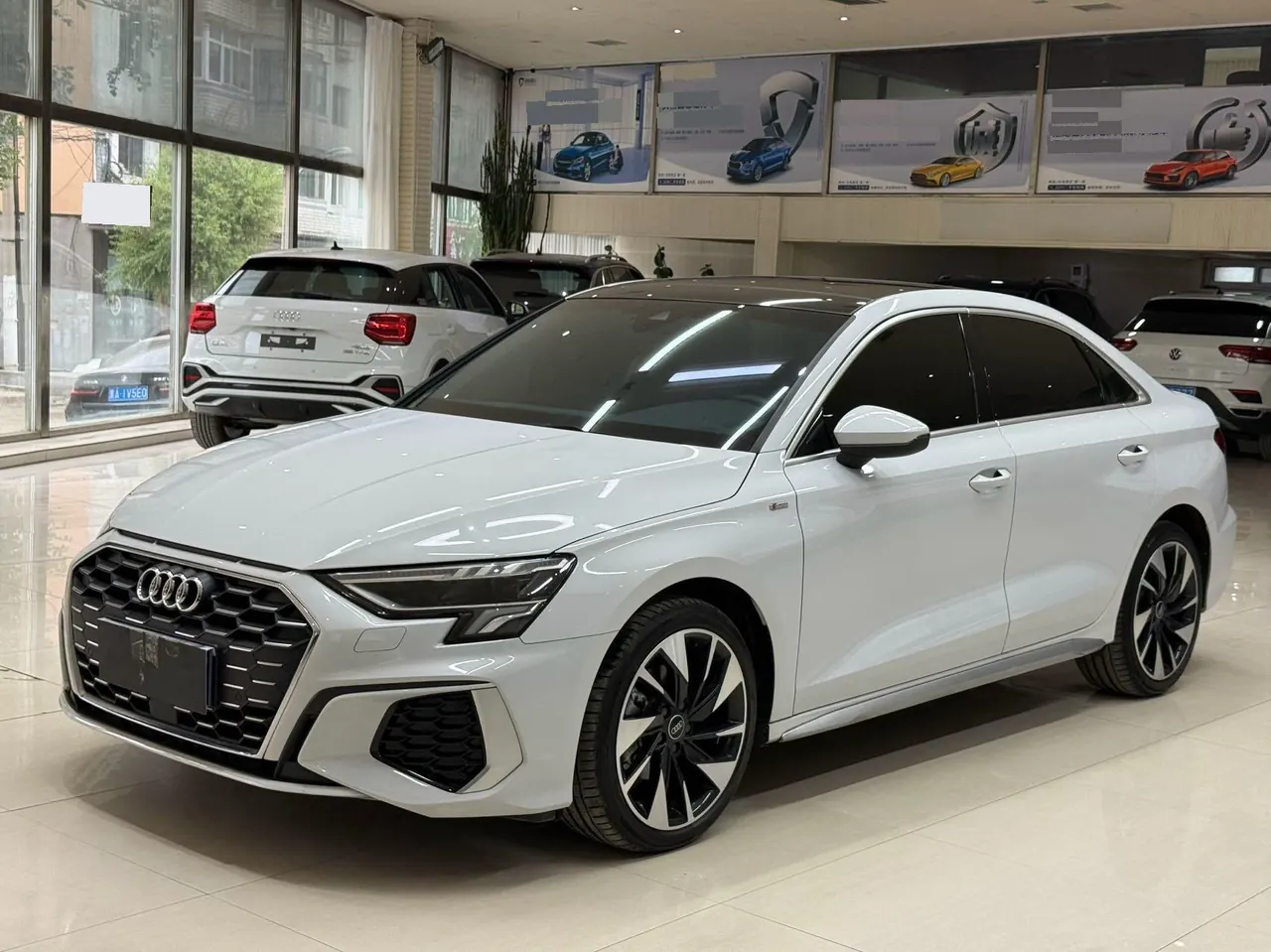 Открыть галерею: Audi 2023 A3L Limousine 1.4TFSI 35TFSI Fashion Sports (Modified) Automatic