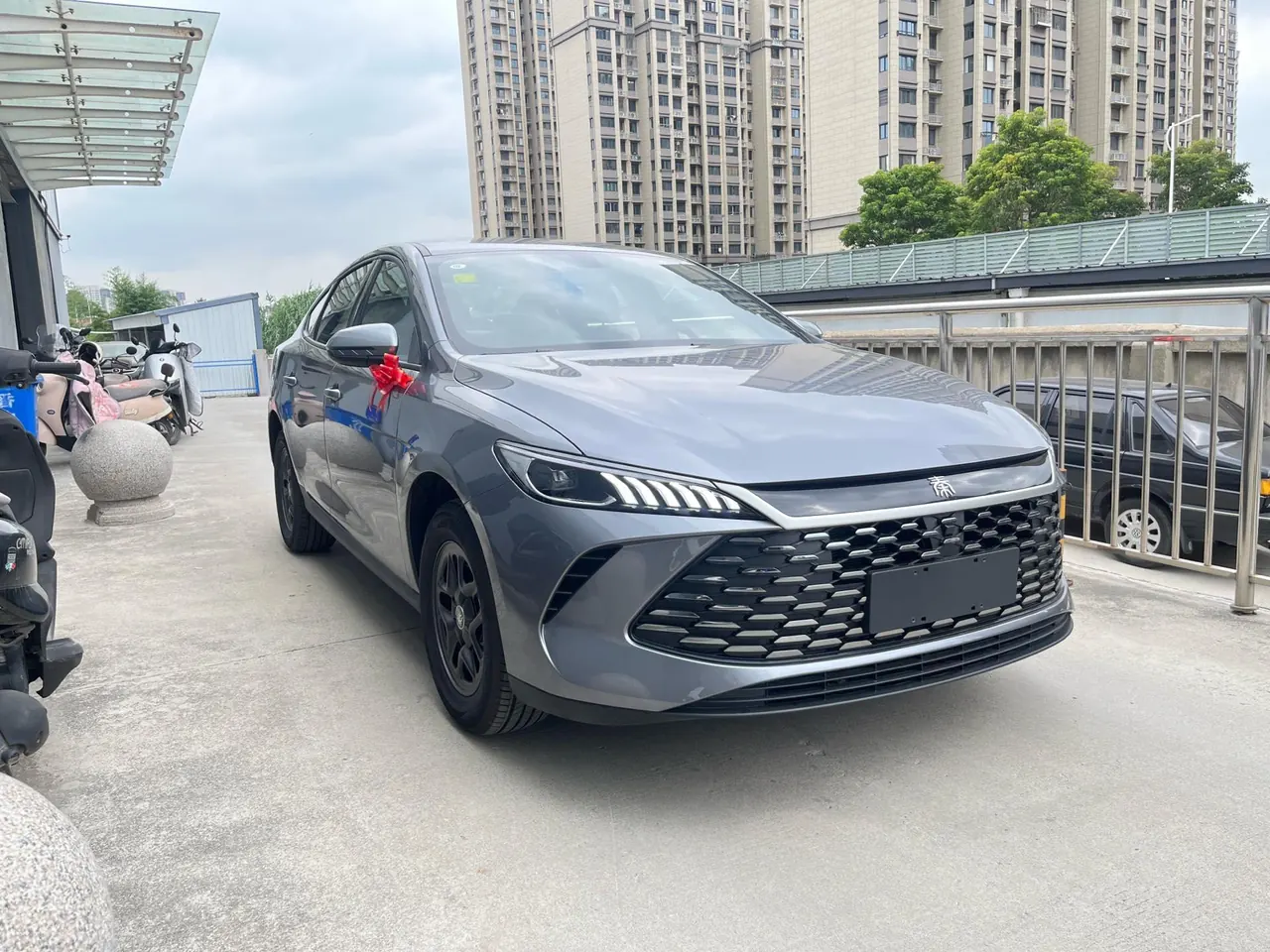 BYD 2026 Qin PLUS DM-i 1.5 CVT 128km Entry-Level Automatic 3