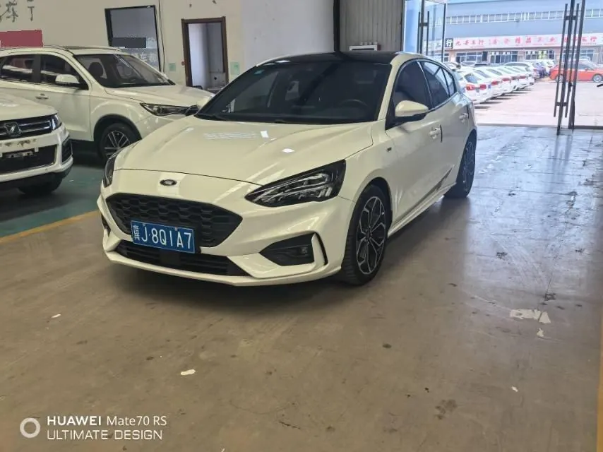 Open image lightbox: Ford 2020 Fox-hatchback 1.5T EcoBoost 180 ST Line Automatic