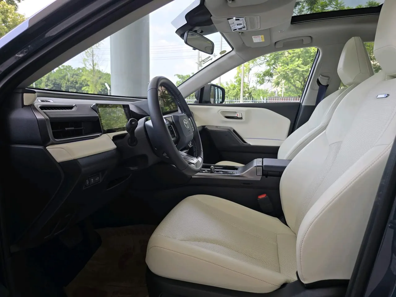 Toyota 2026 RAV4 Rongfang Double Engine 2.5 Stepless Four-wheel Drive Deluxe Automatic Gear 7
