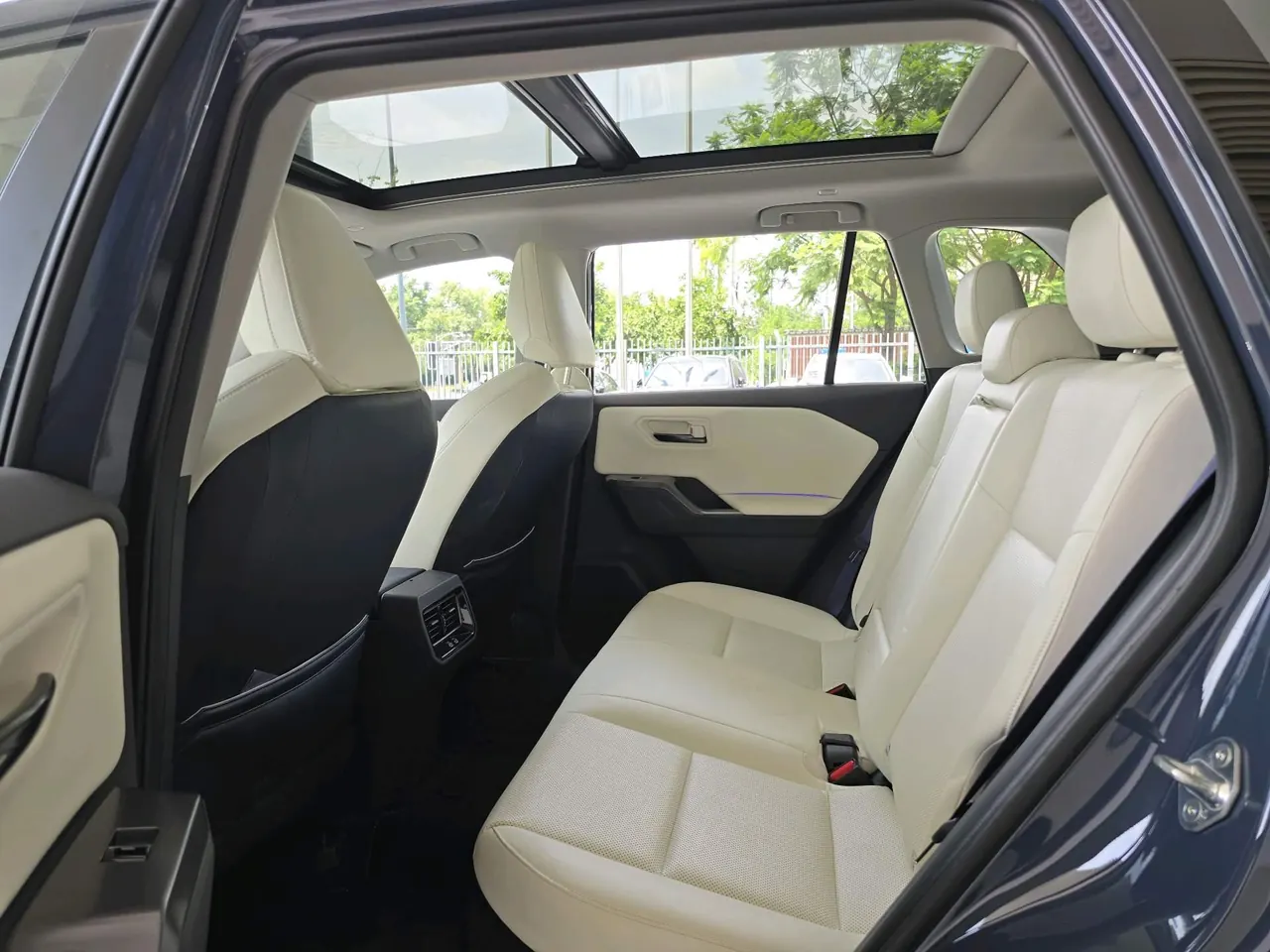Toyota 2026 RAV4 Rongfang Double Engine 2.5 Stepless Four-wheel Drive Deluxe Automatic Gear 8