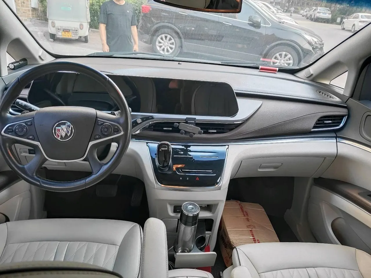 Buick 2022 GL8 Land Business Class 48V 2.0T 652T Luxury Automatic Gear 2