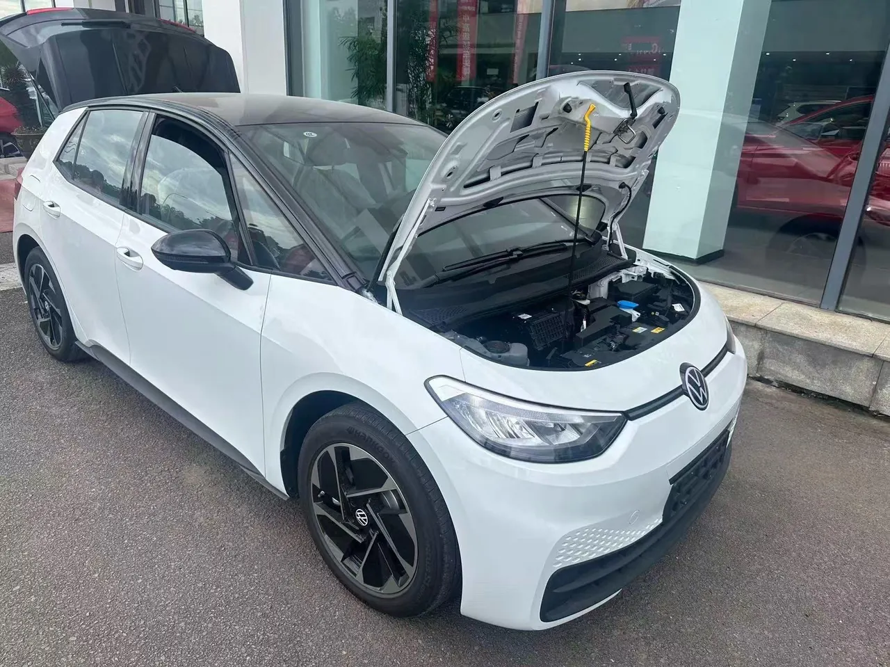 Открыть галерею: Volkswagen 2026 ID. 3 Smart Suites GTX Kit Automatic