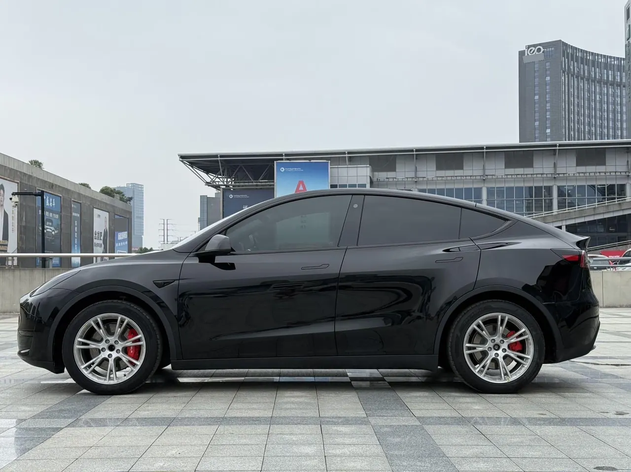 Tesla 2022 Model Y rear-wheel drive version (facelift) automatic gear 3