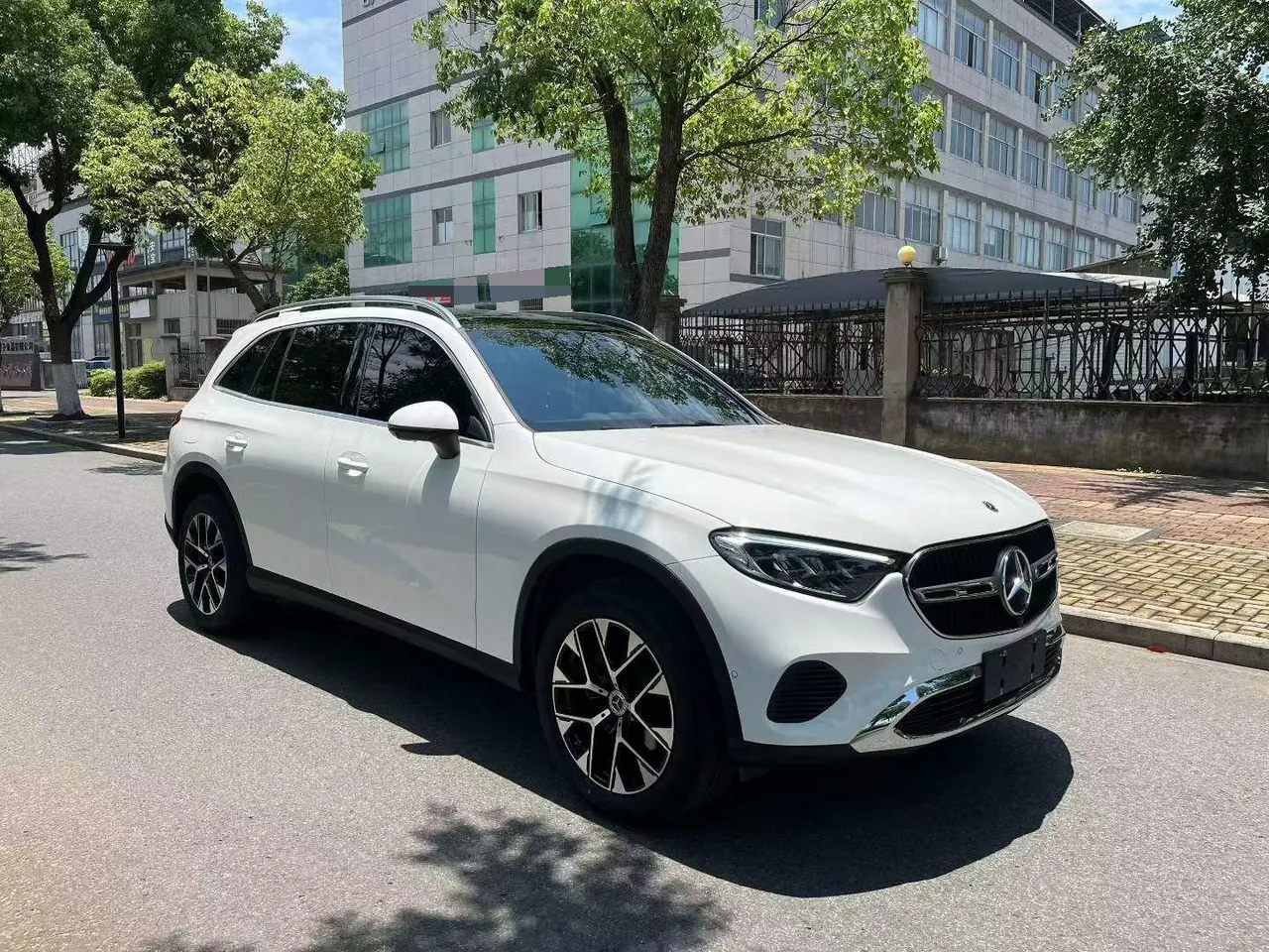 Mercedes Benz 2026 GLC 260 L 4MATIC 48V 2.0T Classic 5-seat Automatic Gear 3