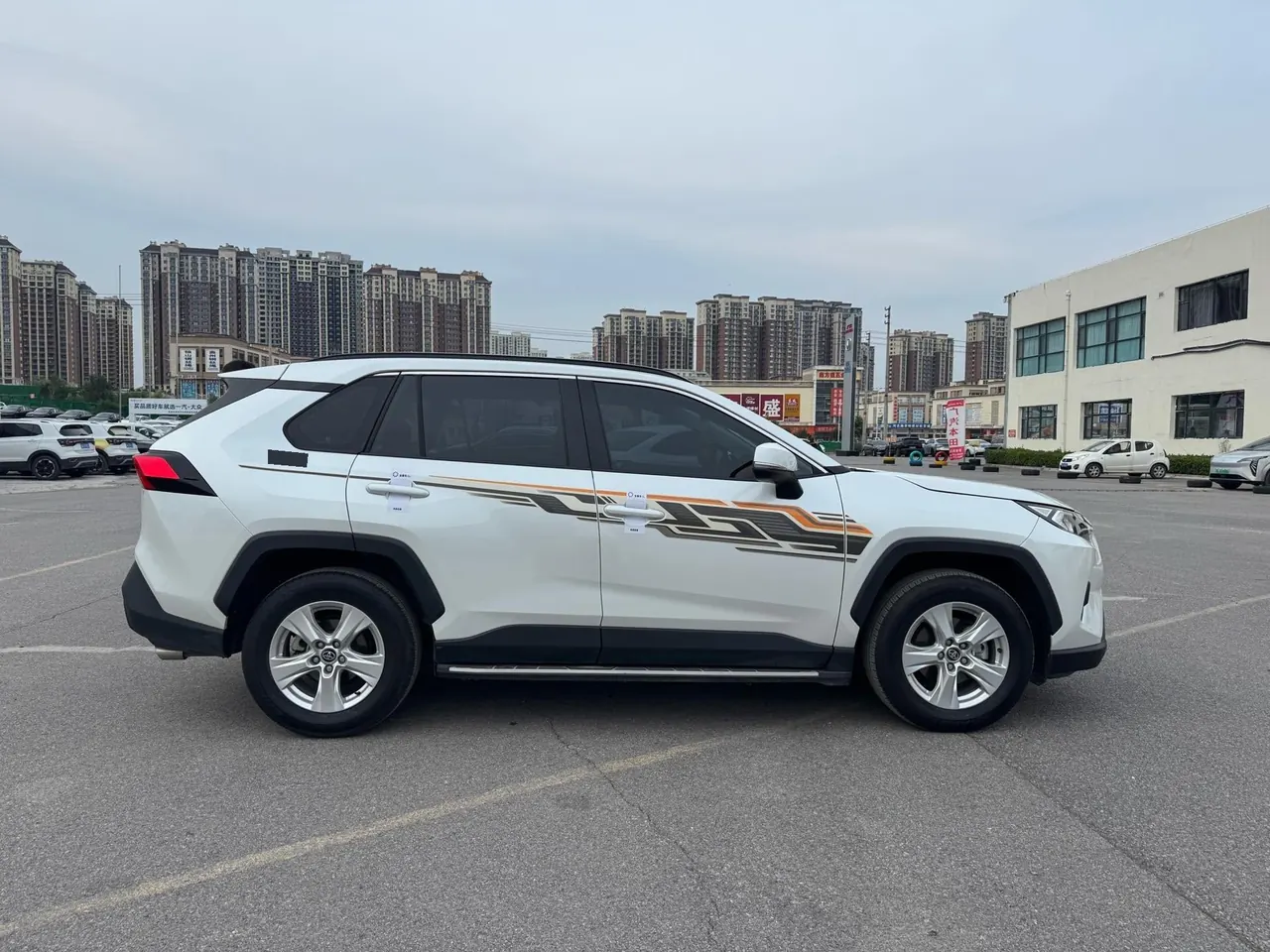 Toyota 2024 RAV4 Rongbo 2.0 Stepless Two-Drive City Edition Automatic Gear 5