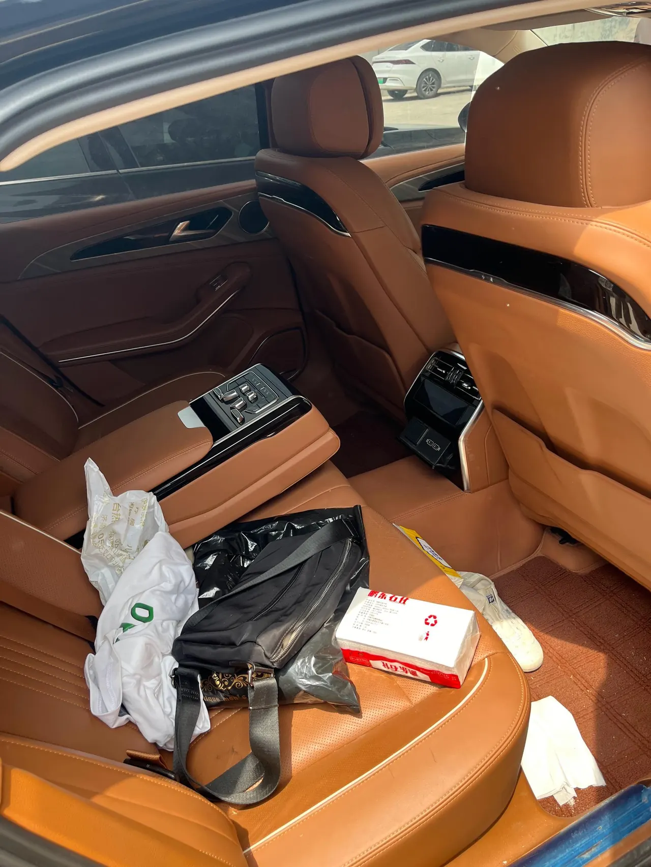 HongQi 2020 H9 48V 2.0T Zhilian Flag Edition Automatic Gear 4