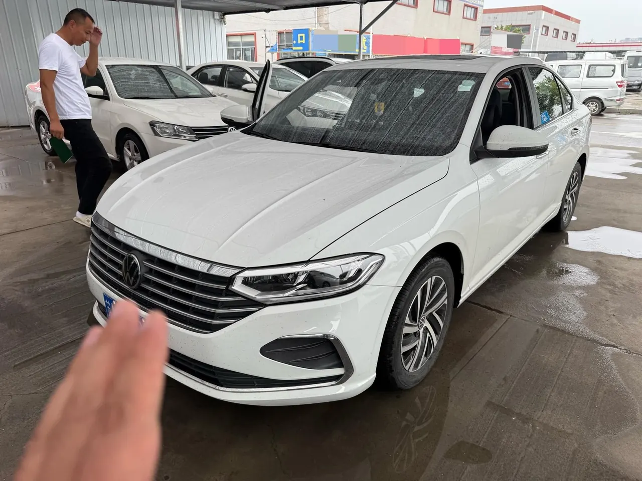 Volkswagen 2024 LaVida 1.5 5 Million Edition Automatic - View 1