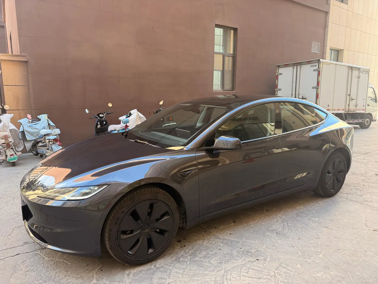 Tesla 2025 Model 3 Rear-Wheel-Drive Edition (facelift) Automatic Transmission - View 1