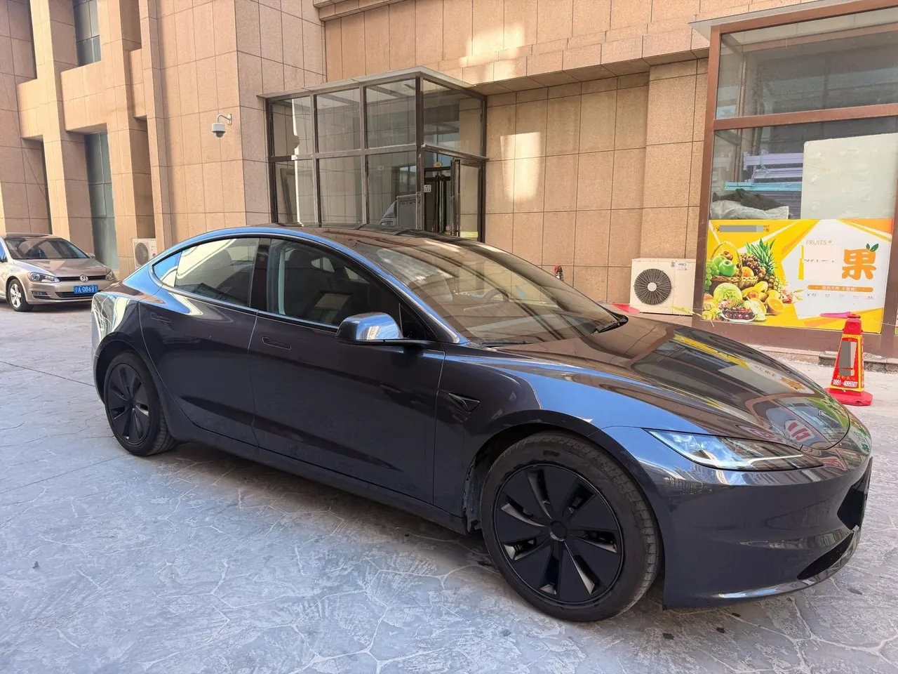 Tesla 2025 Model 3 Rear-Wheel-Drive Edition (facelift) Automatic Transmission 3