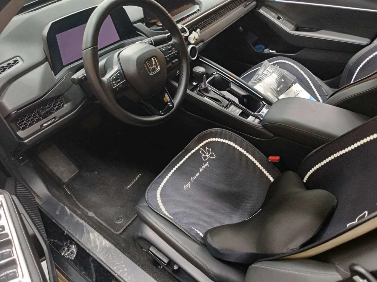 Honda 2025 11th Generation Accord 1.5T Stepless 260TURBO Deluxe Automatic Gear 3