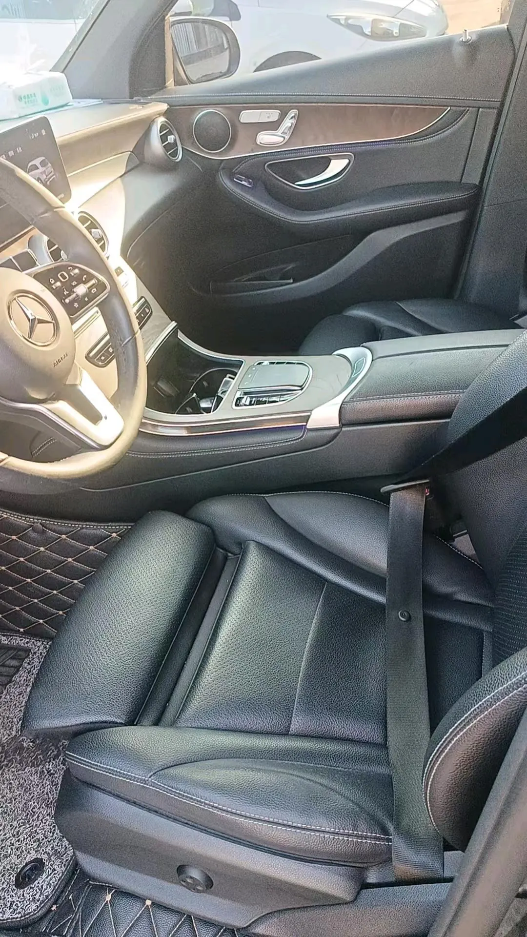 Mercedes Benz 2020 GLC 260 L 4MATIC 2.0T Luxury Automatic - View 1