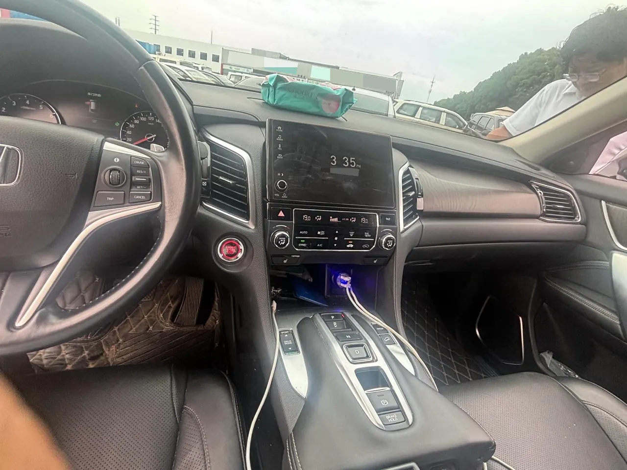 Honda 2020 Crown Road 2.0T 370TURBO Two-Drive Deluxe Automatic Gear 3