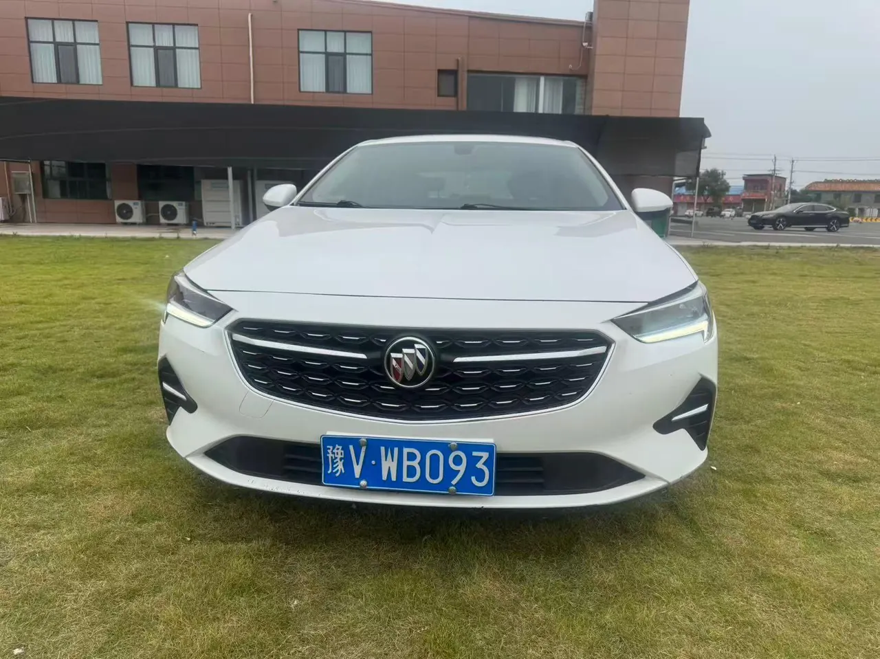 Buick 2020 Regal 1.5T 552T Elite Automatic Gear 2
