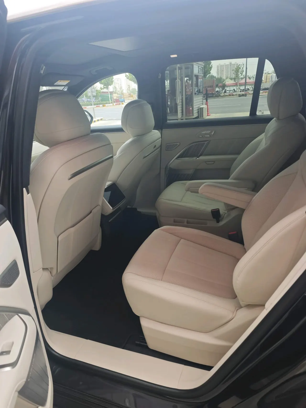 ONVO 2026 L90 Ultra six-seat automatic gear 5