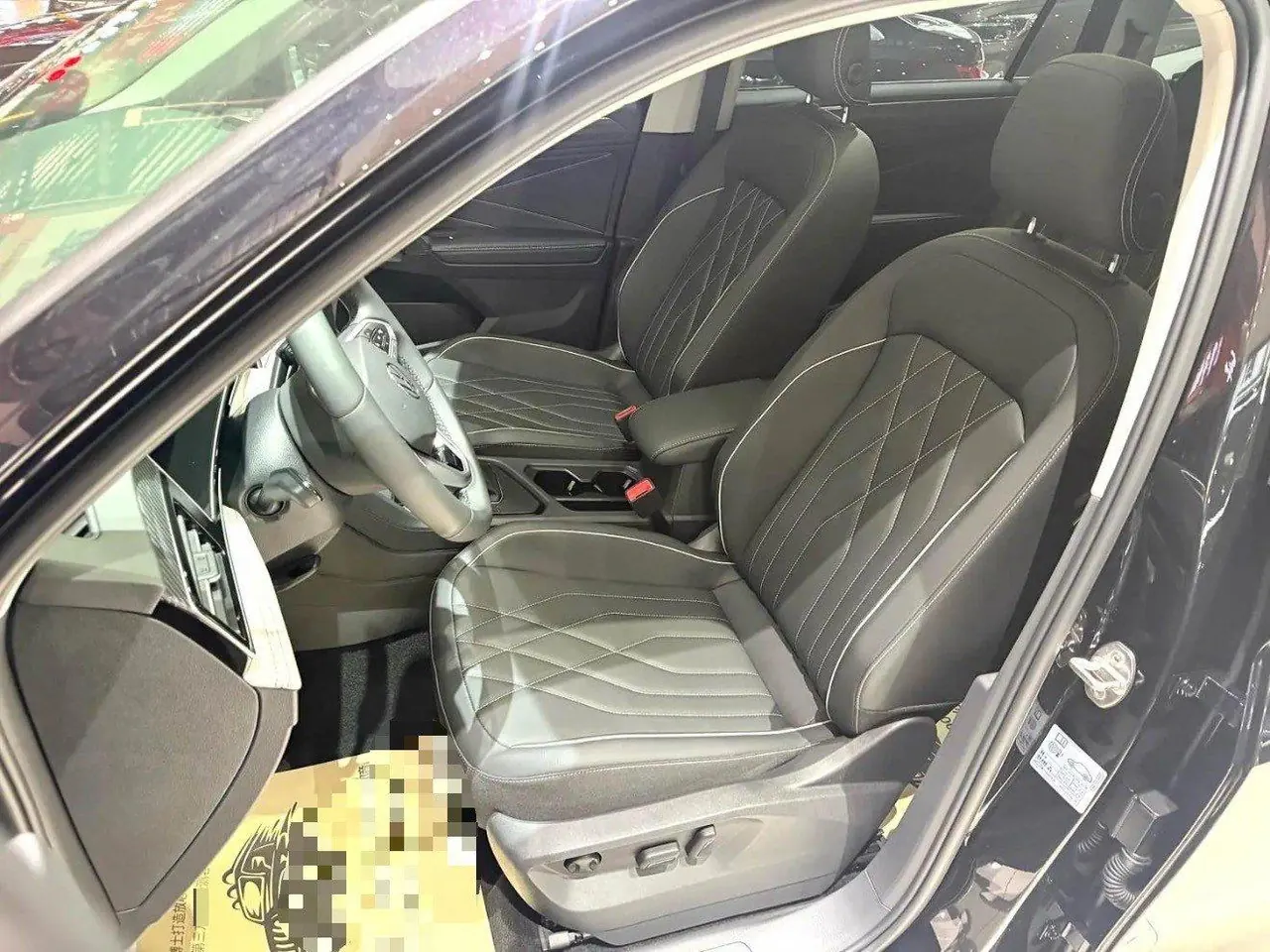 Volkswagen 2024 Tiguan L R-Line 2.0TSI 330TSI Two‑wheel‑drive R‑Line Dragon Glory Edition Automatic 6