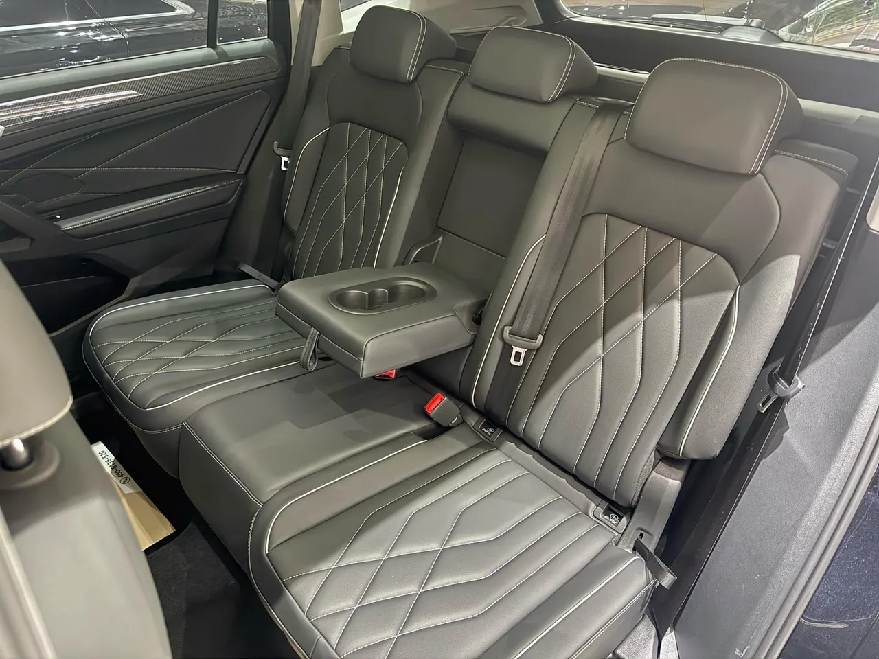 Volkswagen 2024 Tiguan L R-Line 2.0TSI 330TSI Two‑wheel‑drive R‑Line Dragon Glory Edition Automatic 8