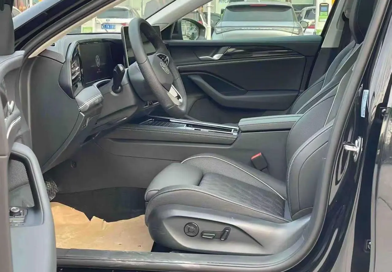 Volkswagen 2024 Magotan 2.0TSI 380TSI Premium Edition Da Mai Bag Automatic Gear 3