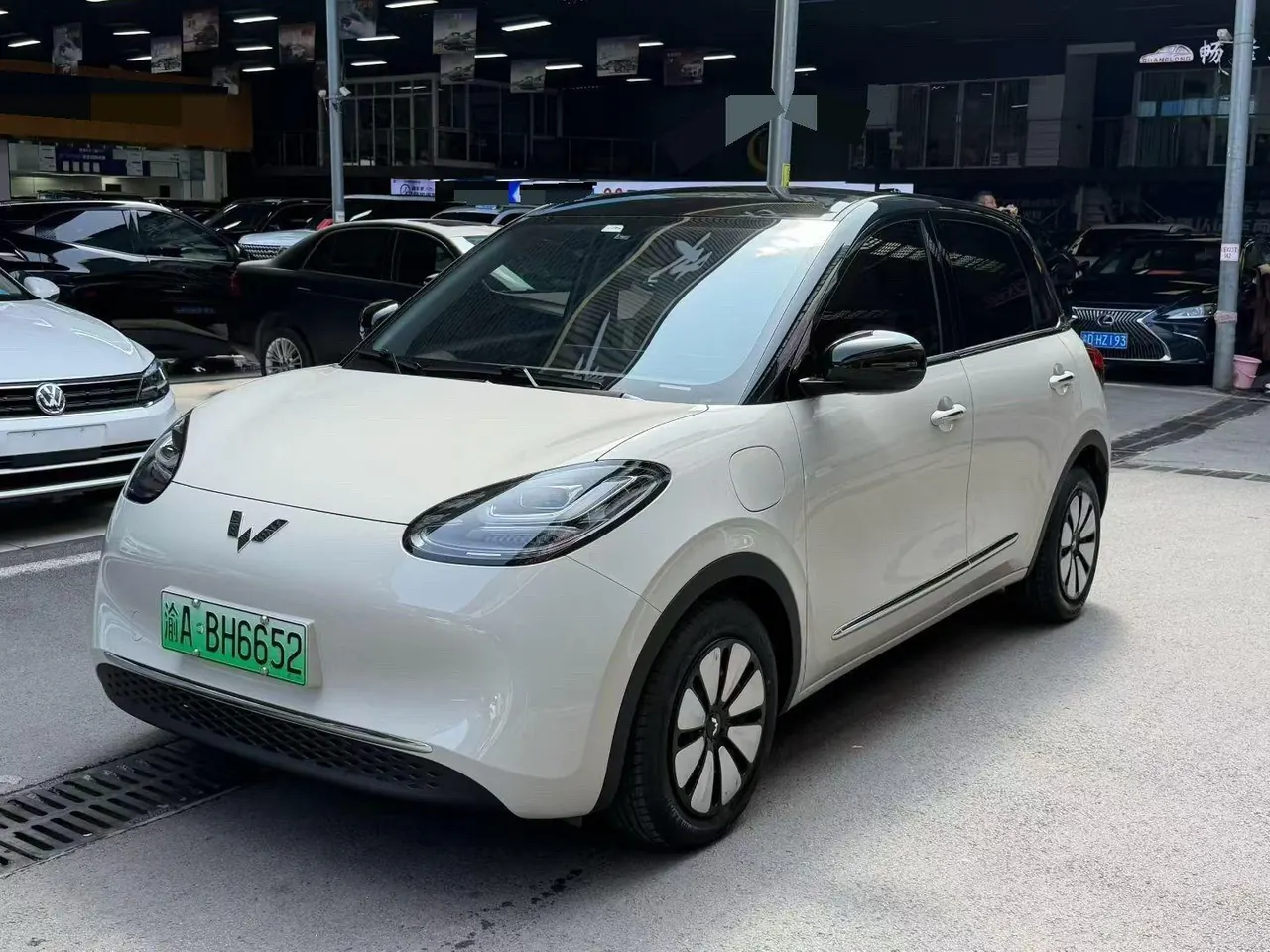 WuLing 2024 Plantronics 333km LingBox Connected Automatic Gear - View 1