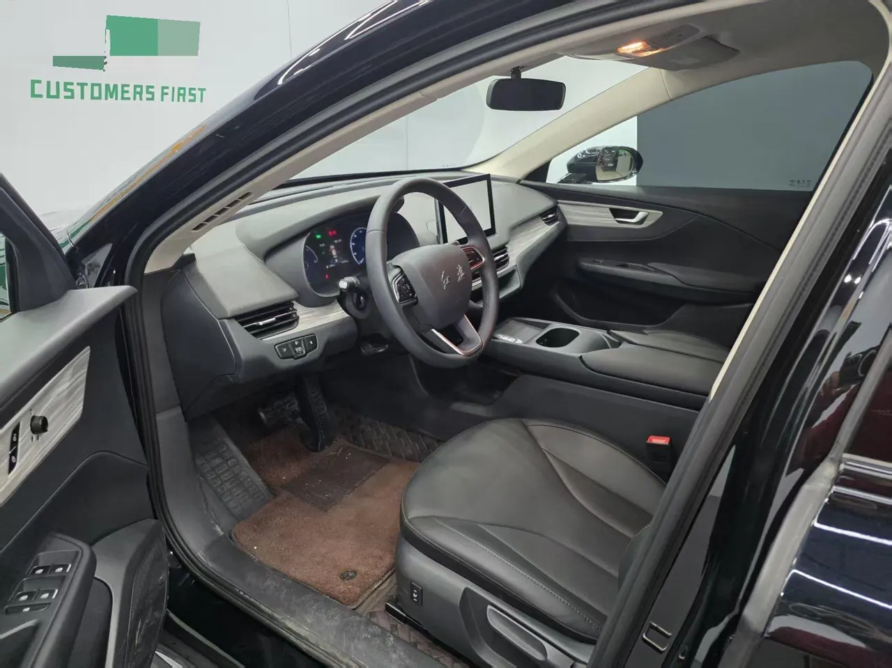 HongQi 2025 E-QM 5 500km Travel Edition Automatic Gear 5